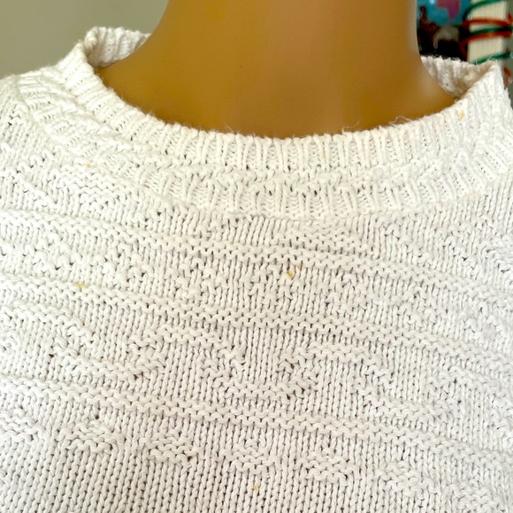 Classic White Sweater Size Medium - Picture 4 of 8